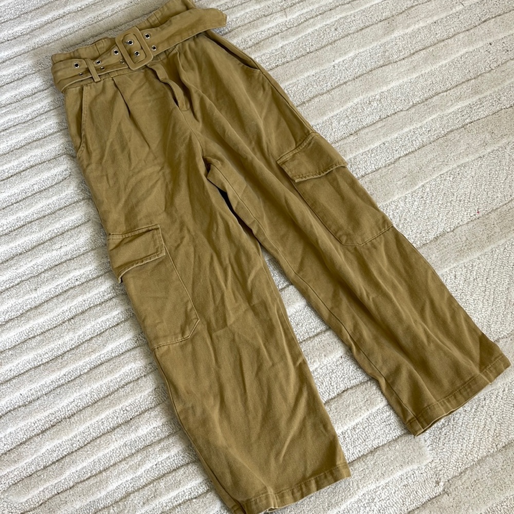 NWT Size Small Cropped Cargos